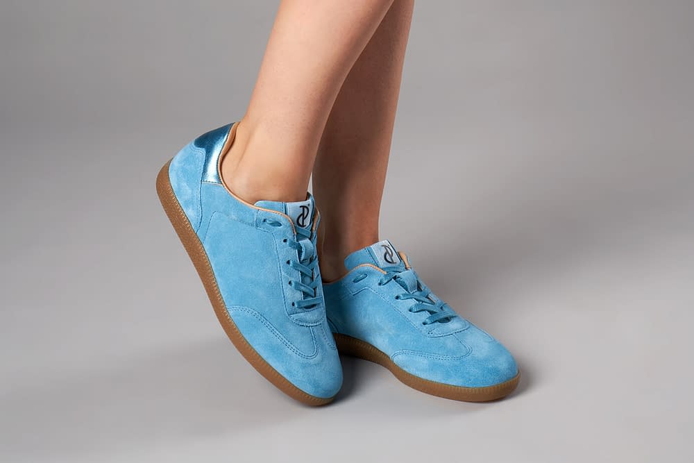Alice in blue